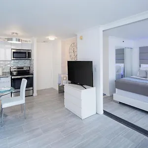 Waikiki Banyan Modern One Bedroom Free Parking Honolulu